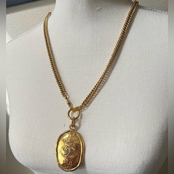 CHANEL Vintage Gold CC Crown Pendant Necklace - Picture 1 of 8